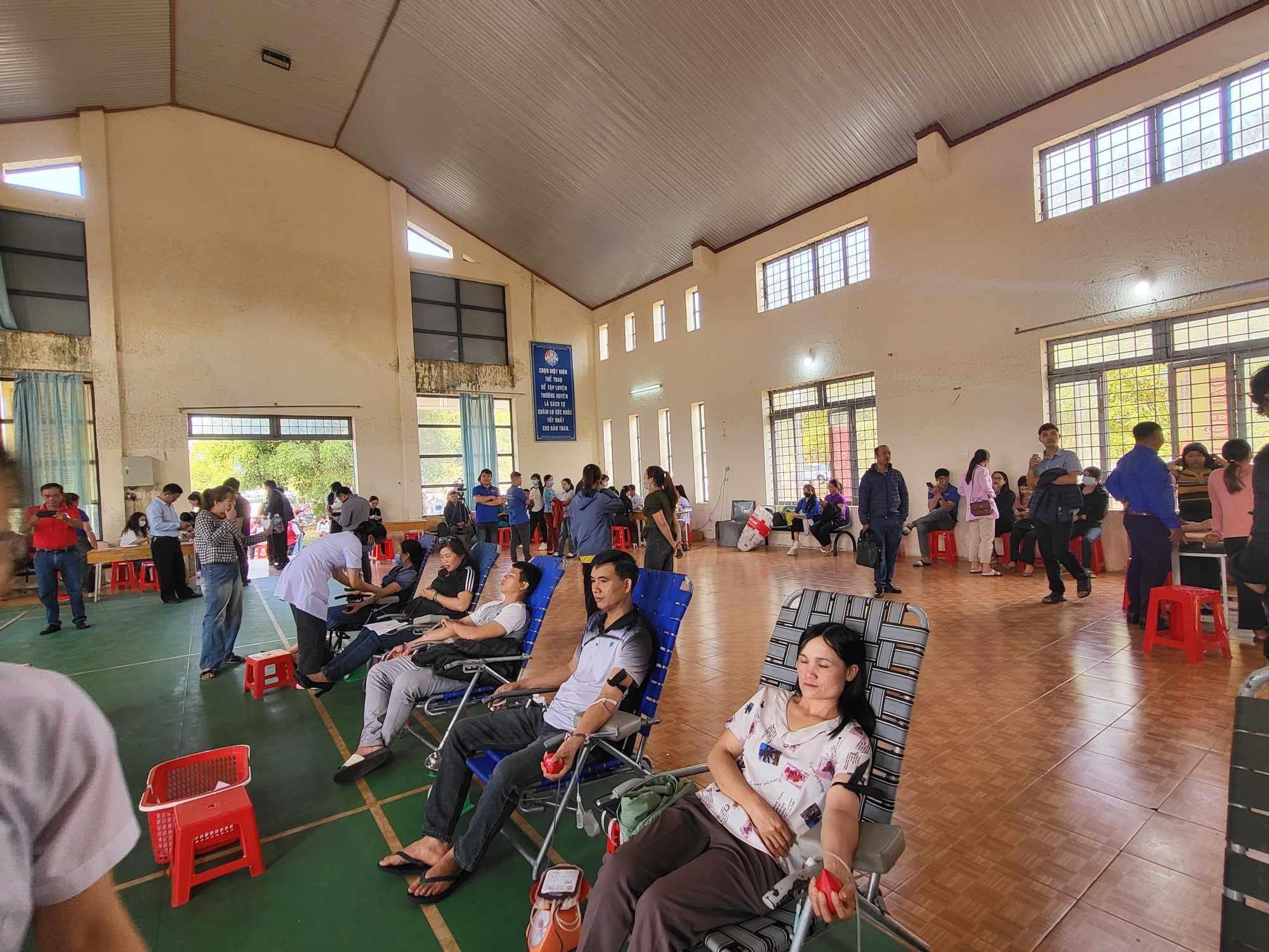 UBND huyện Krông Búk tổ chức hiến máu nhân đạo đợt 1 năm 2024.